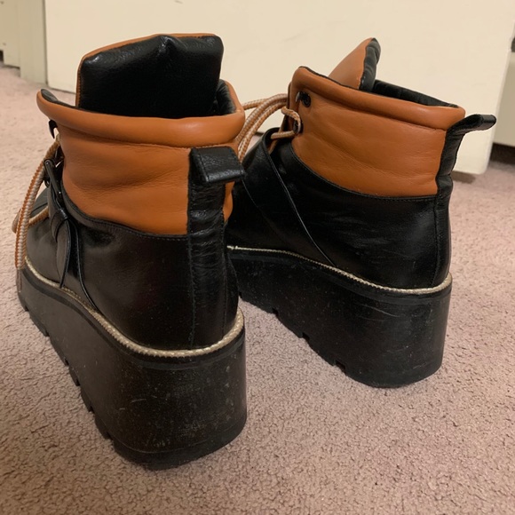 BOOTS - Picture 4 of 5